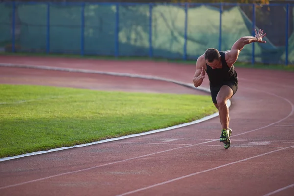 Atletisk mand starter - Stock-foto