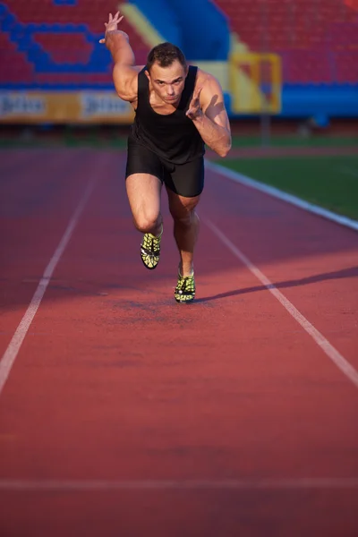 Atletische man start — Stockfoto