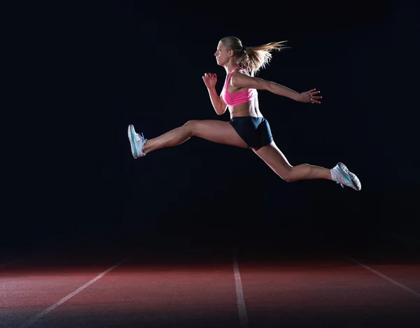 Femme athlétique courir — Photo
