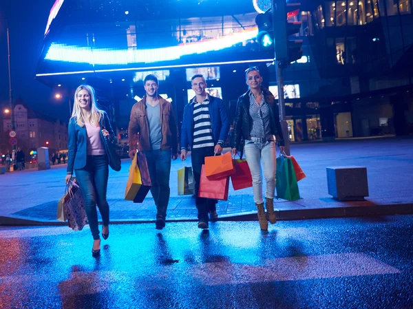 Gruppo di amici Goditi lo shopping — Foto Stock