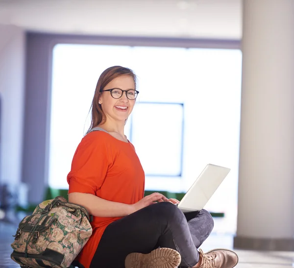 Student girl with laptop computer — Stock Photo, Image
