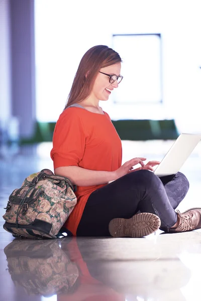 Estudante menina com tablet computador — Fotografia de Stock