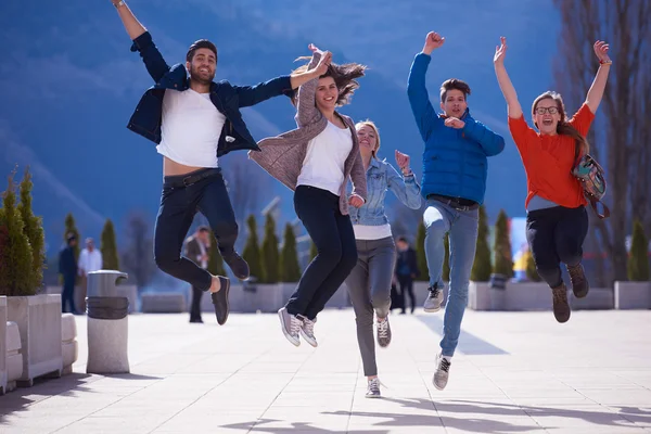 Glada studenter grupp — Stockfoto