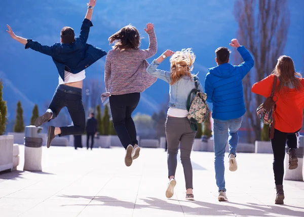 Glada studenter grupp — Stockfoto