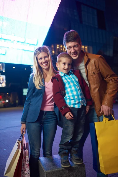 Groep vrienden genieten van winkelen — Stockfoto