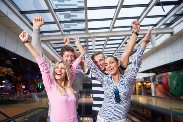 Friends in shopping — Stock Photo, Image