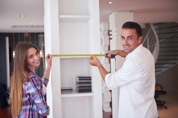 Renovación de la casa pareja — Foto de Stock