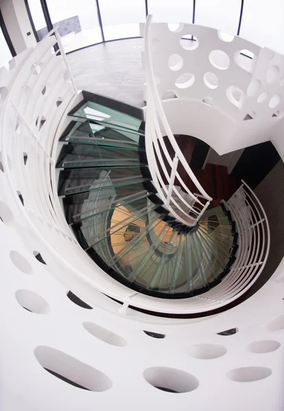 現代ガラス螺旋階段 — ストック写真