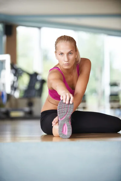 Cute Young Woman Stretching Warming Her Training Gym — Stock Photo, Image