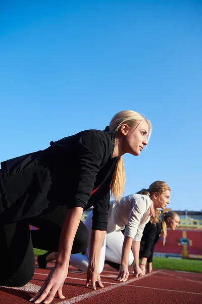 Zakelijke vrouwen klaar om sprint — Stockfoto