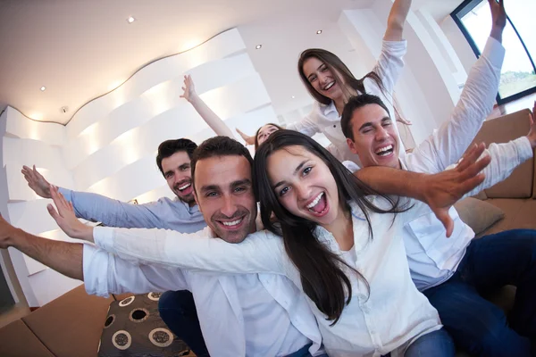 Grupp av vänner med selfie — Stockfoto