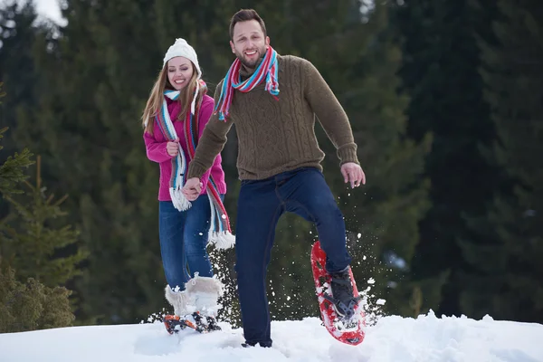 Romantische Winterszene Glückliches Junges Paar Mit Spaß Frischer Show Winterurlaub — Stockfoto