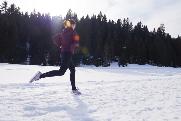 Jeune Femme Jogging Plein Air Sur Neige Dans Forêt Mode — Photo