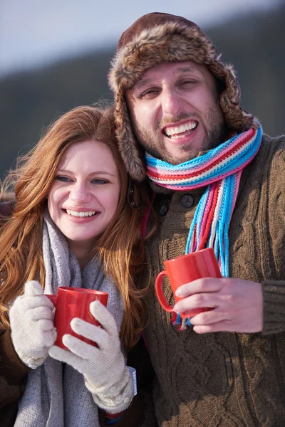 Portrait Happy Young Couple Outdoor Winter Day Drinking Warm Tea — Stock Photo, Image