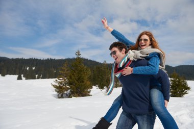 Çiftler yeni şovda eğleniyor.