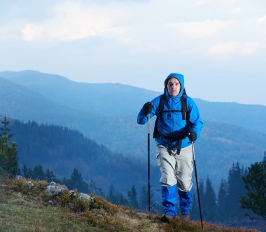 advanture adam hiking sırt çantası ile