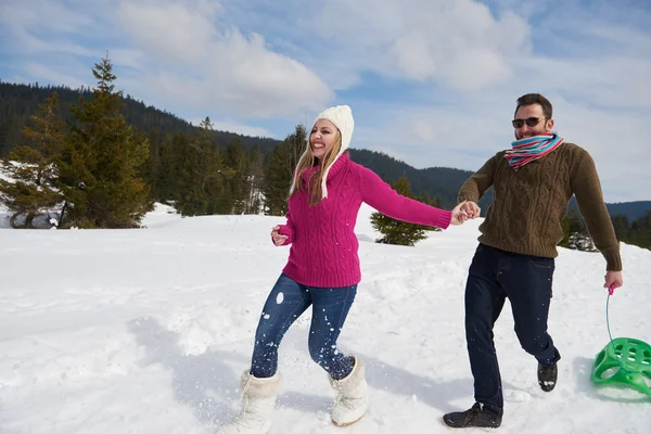 Feliz Joven Pareja Divirtiéndose Caminando Raquetas Nieve Aire Libre Naturaleza —  Fotos de Stock