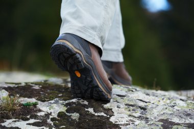 iz yükseklik dağlarda trekking botları adamla hiking
