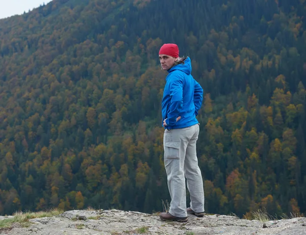 Advanture muž s batohem, turistika — Stock fotografie