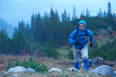 advanture adam hiking sırt çantası ile