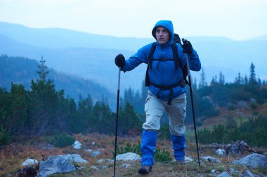 advanture adam hiking sırt çantası ile