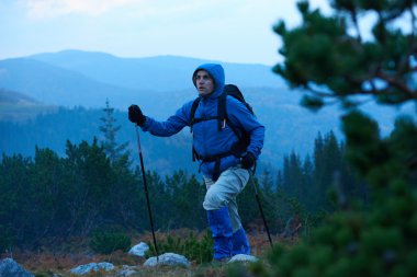 advanture adam hiking sırt çantası ile