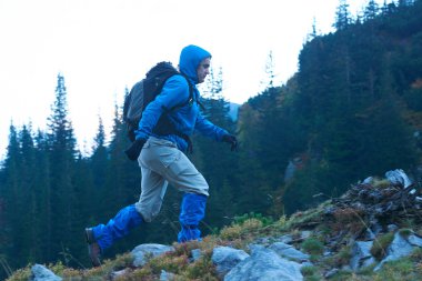 advanture adam hiking sırt çantası ile