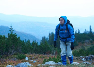 advanture adam hiking sırt çantası ile