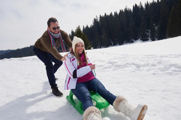 Couple s'amuser sur le spectacle frais — Photo