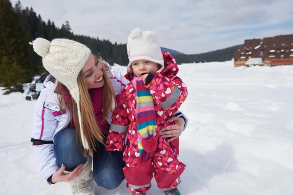 Šťastná rodina na zimu — Stock fotografie