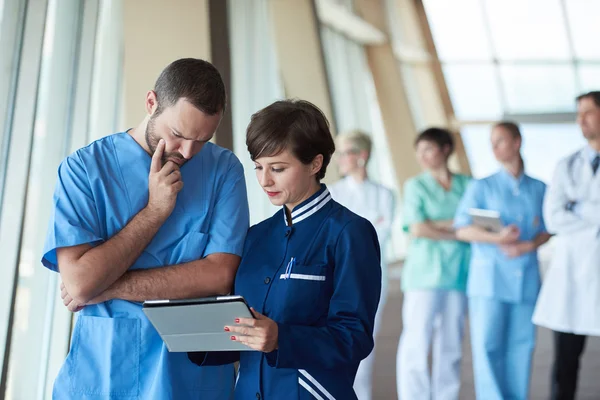 Gruppe von medizinischem Personal im Krankenhaus — Stockfoto