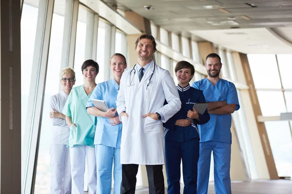 Groupe de personnel médical à l'hôpital — Photo