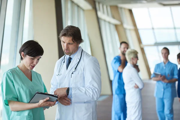 Gruppe von medizinischem Personal im Krankenhaus — Stockfoto