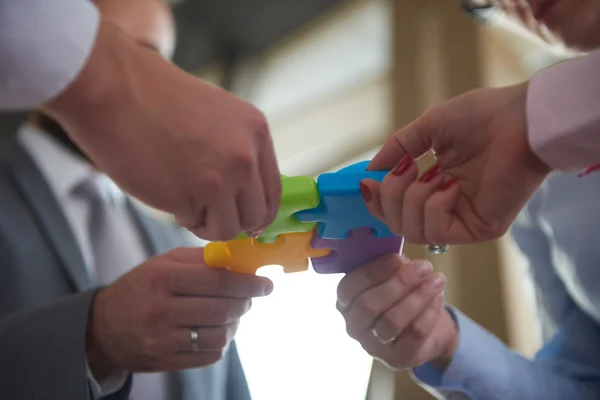 Mensen uit het bedrijfsleven groep montage jigsaw puzzel — Stockfoto