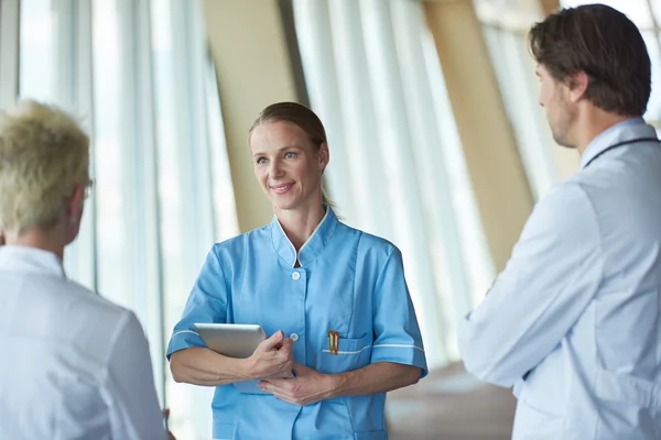 Grupp av medicinsk personal på sjukhus — Stockfoto