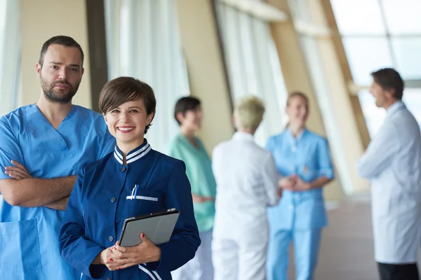 Gruppe av helsepersonell på sykehus – stockfoto