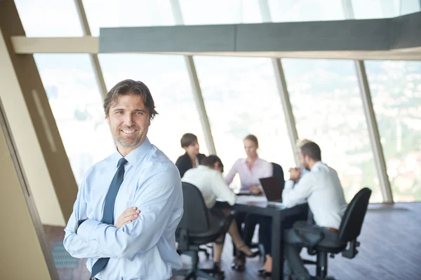 Retrato de un hombre de negocios guapo — Foto de Stock