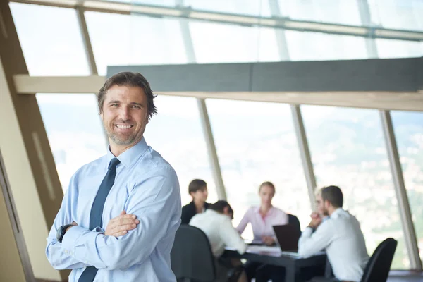 Retrato de un hombre de negocios guapo — Foto de Stock