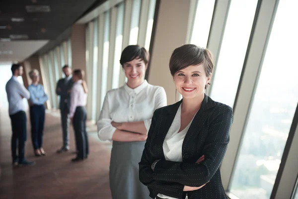 Mensen bedrijfsgroep, vrouwtjes als teamleiders — Stockfoto