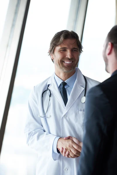 Doctor handshake with a patient — Stock Photo, Image