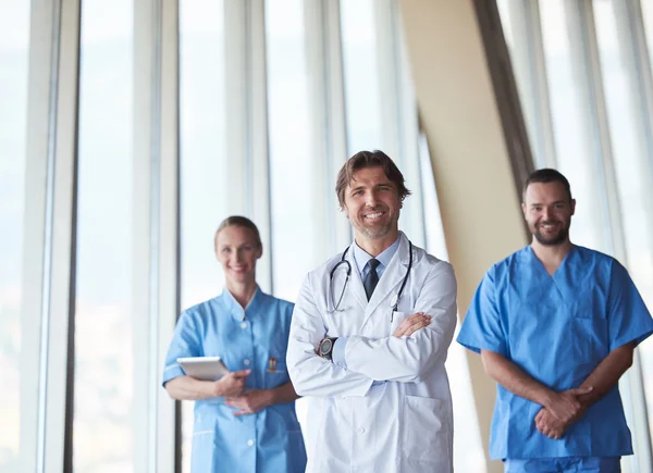 Gruppe von medizinischem Personal im Krankenhaus — Stockfoto