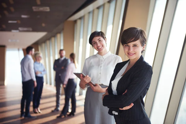 Människor affärsgrupp, kvinnor som ledare — Stockfoto