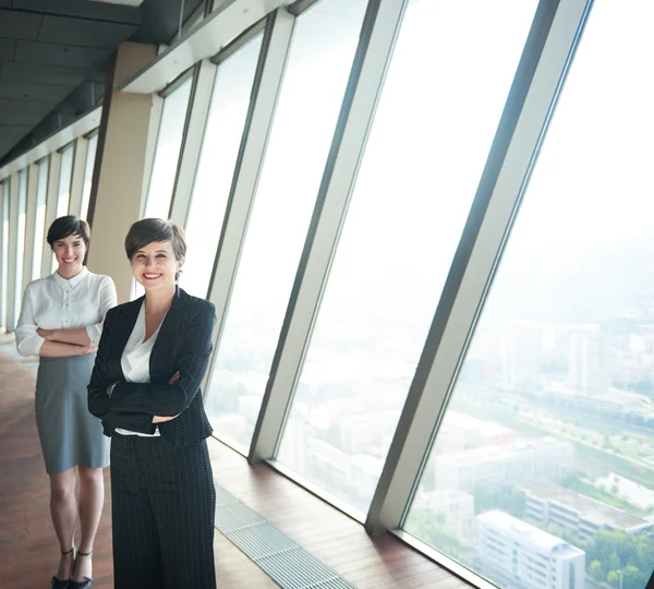 Grupo de pessoas de negócios, mulheres como líderes de equipe — Fotografia de Stock