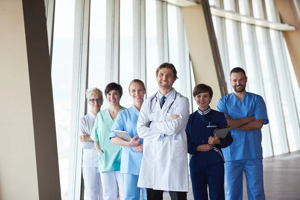 Groupe de personnel médical à l'hôpital — Photo