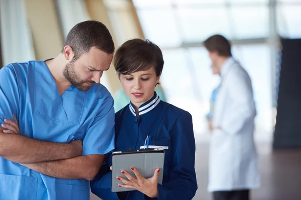 Grupp av medicinsk personal på sjukhus — Stockfoto