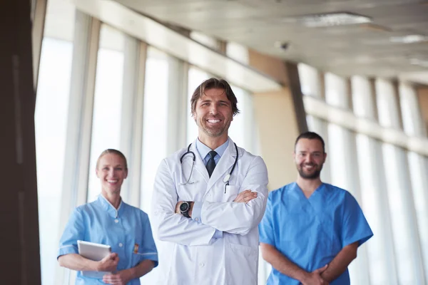 Gruppe von medizinischem Personal im Krankenhaus — Stockfoto