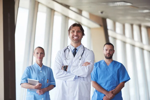 Groep van medisch personeel in het ziekenhuis — Stockfoto