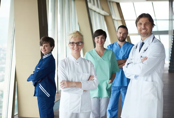 Grupa personelu medycznego w szpitalu — Zdjęcie stockowe