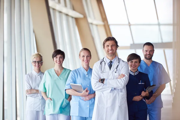 Groupe de personnel médical à l'hôpital — Photo