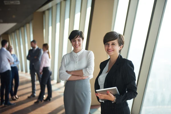 Mensen bedrijfsgroep, vrouwtjes als teamleiders — Stockfoto